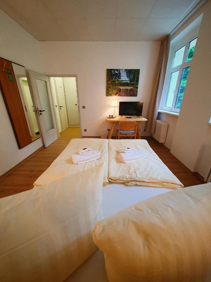 Waldhotel Am See Berlin-Schmoeckwitz Exterior photo