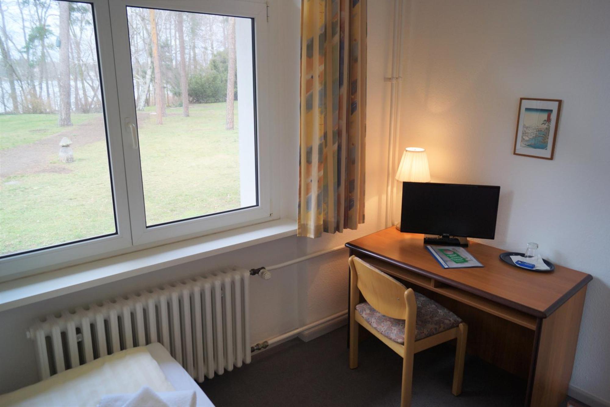 Waldhotel Am See Berlin-Schmoeckwitz Exterior photo
